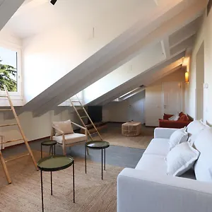 https://lux-penthouse-palestro.it-lombardy.com